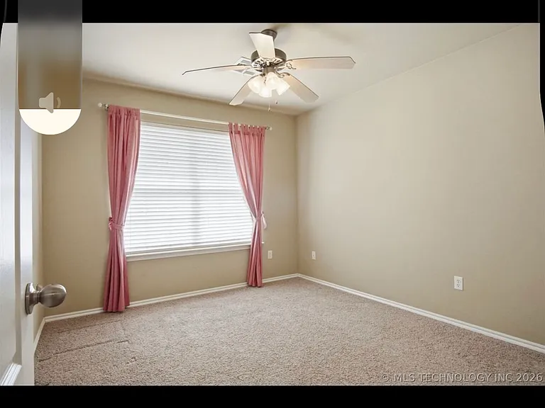 605 E Linden Ln — Photo 14