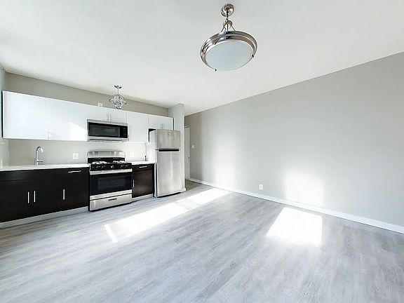 2nd image of 1540 Sterling Pl #26