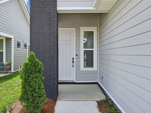Lot 023 - Hallmark - Exterior