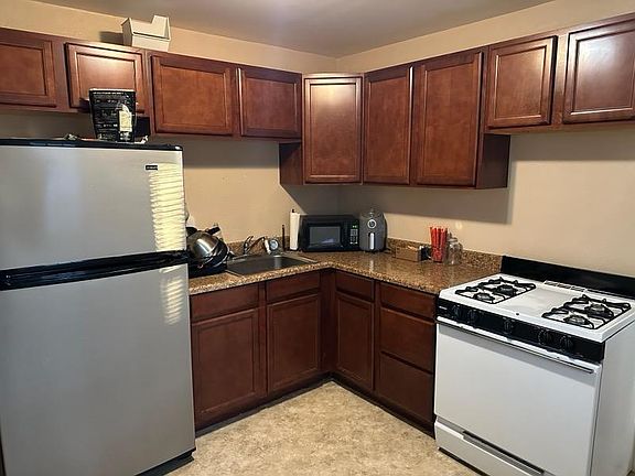 2nd image of 263 Syracuse Ave #2