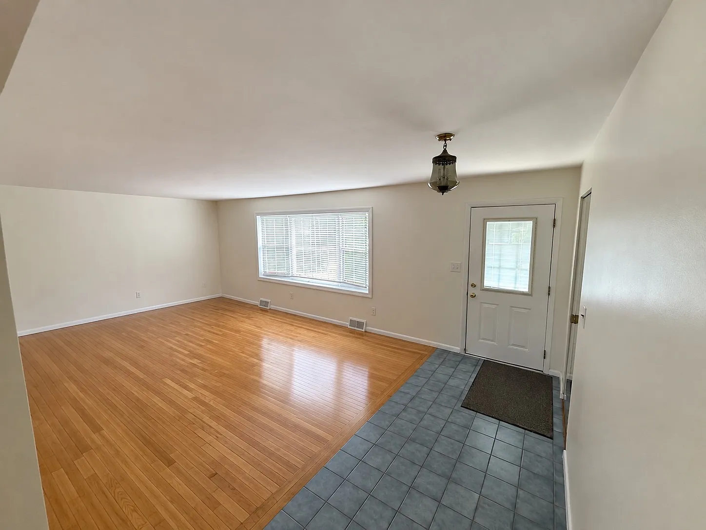 4 bed, 2321 sqft, $3,100 — Photo 3