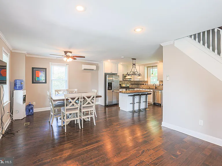 215 Clarendon Ave — Photo 18