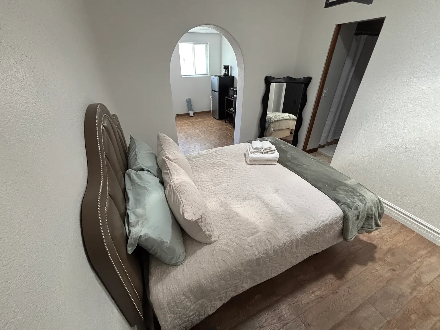 800 Antonio Dr — Photo 2