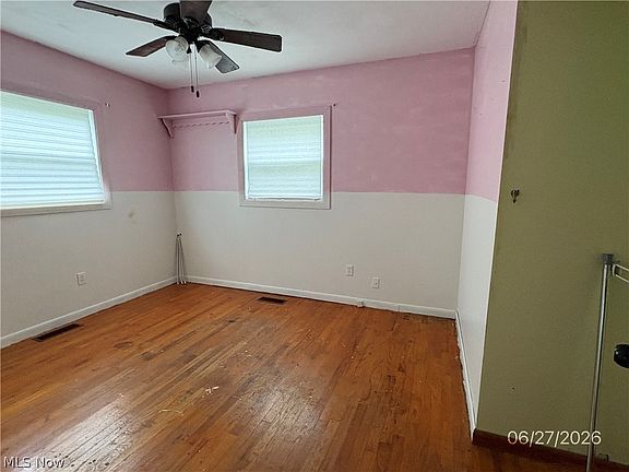 5th image of 1105 Henry St