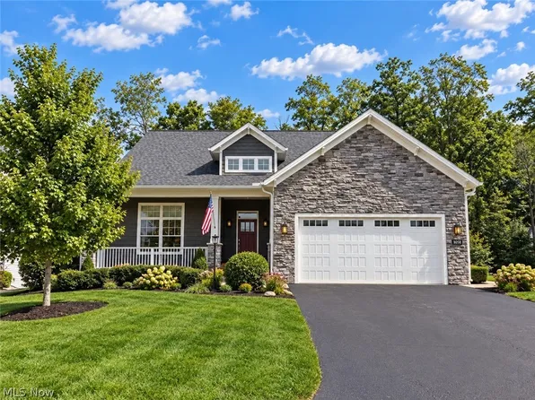 8058 Canyon Rdg, Chagrin Falls, OH 44023