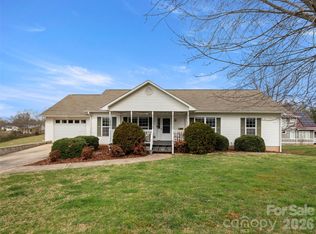 83 Church St, Weaverville, NC 28787