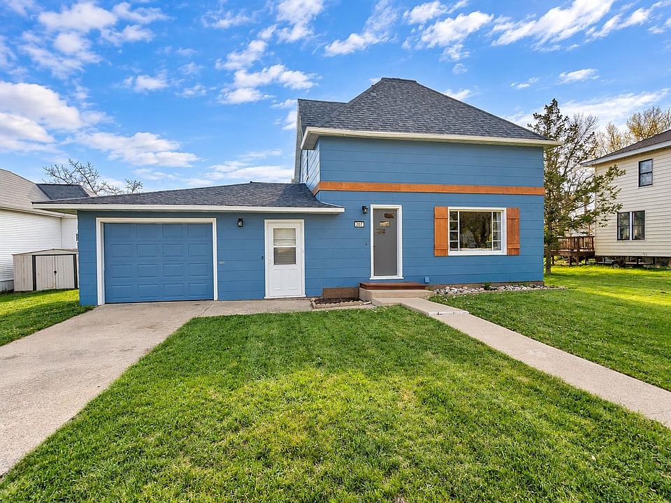 1st image of 207 2nd Ave NW