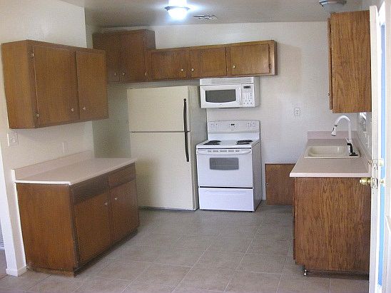 3rd image of 4294 Cloverdale Ave