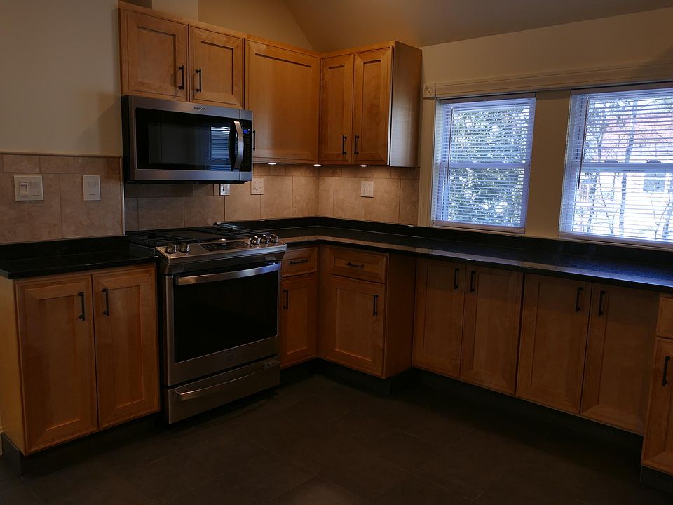 1st image of 366 Lake Ave #2