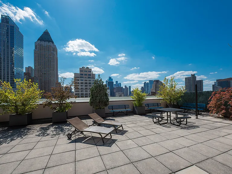 321 W 54th St #707 — Photo 7