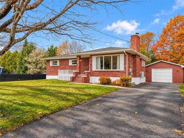 307 Dayton Ct, Fredericton, NB E3A 3G3