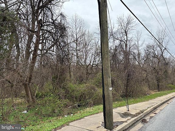 3rd image of 925 Milford Mill Rd
