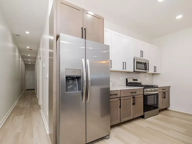 1056 N Central Park Ave #G — Photo 3