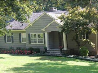 203 N Watauga Ln, Lookout Mountain, TN 37350