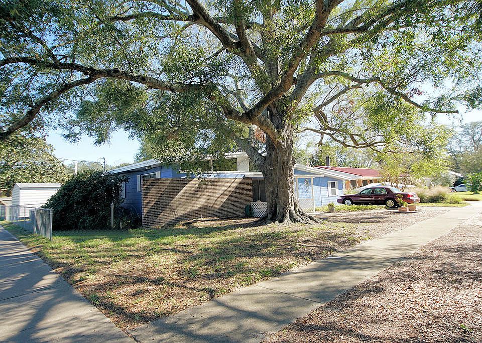 1st image of 2 Caswell Cir