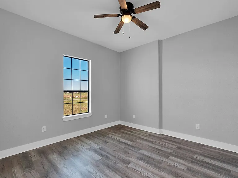 519 Chuckwagon Trl — Photo 26
