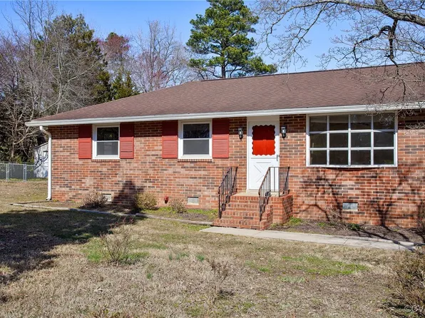 403 Iroquois Dr, Sandston, VA 23150