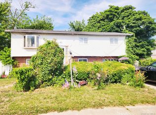 1090 Pinebrook Ct, West Hempstead, NY 11552