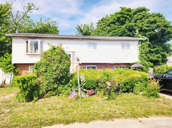 1090 Pinebrook Ct, West Hempstead, NY 11552