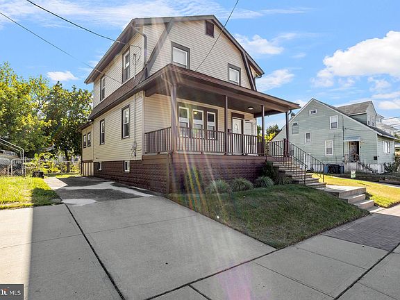 3rd image of 26 W Crescent Blvd
