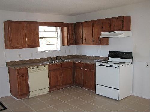 2nd image of 901 E Vista Dr