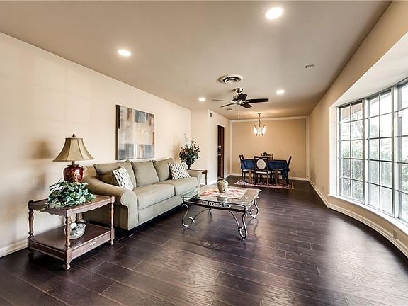 2nd image of 1700 Larkspur Dr