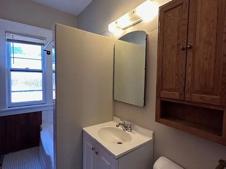 Freshly Renovated 2BR Apartments Near UWM Heat Included — Photo 6