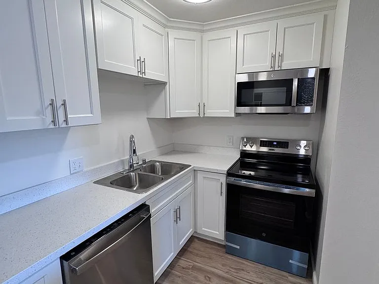 532 Bancroft Avenue — Photo 4