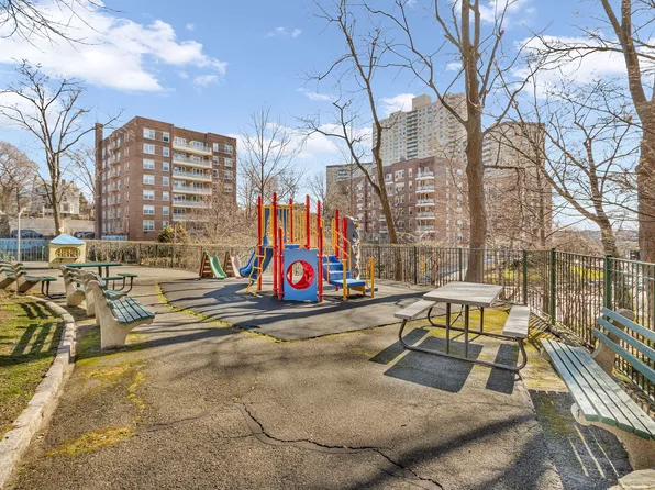 80 Knolls Crescent image 8 of 8