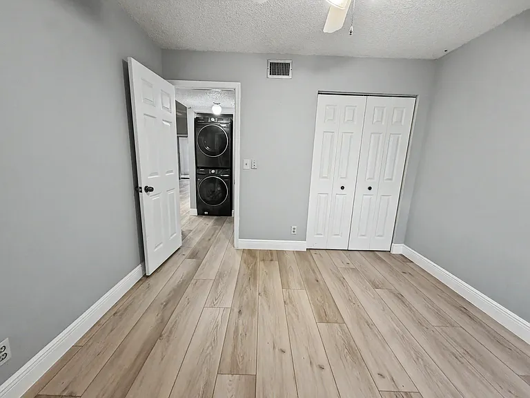 330 Palmwood Pl #210 — Photo 7