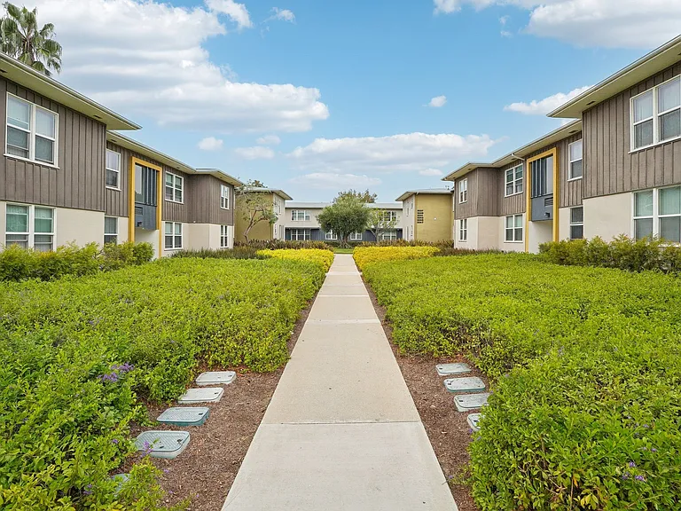 Hollypark Knolls Apartments — Photo 13