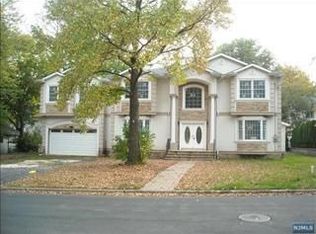 212 Addison Pl, Paramus, NJ 07652