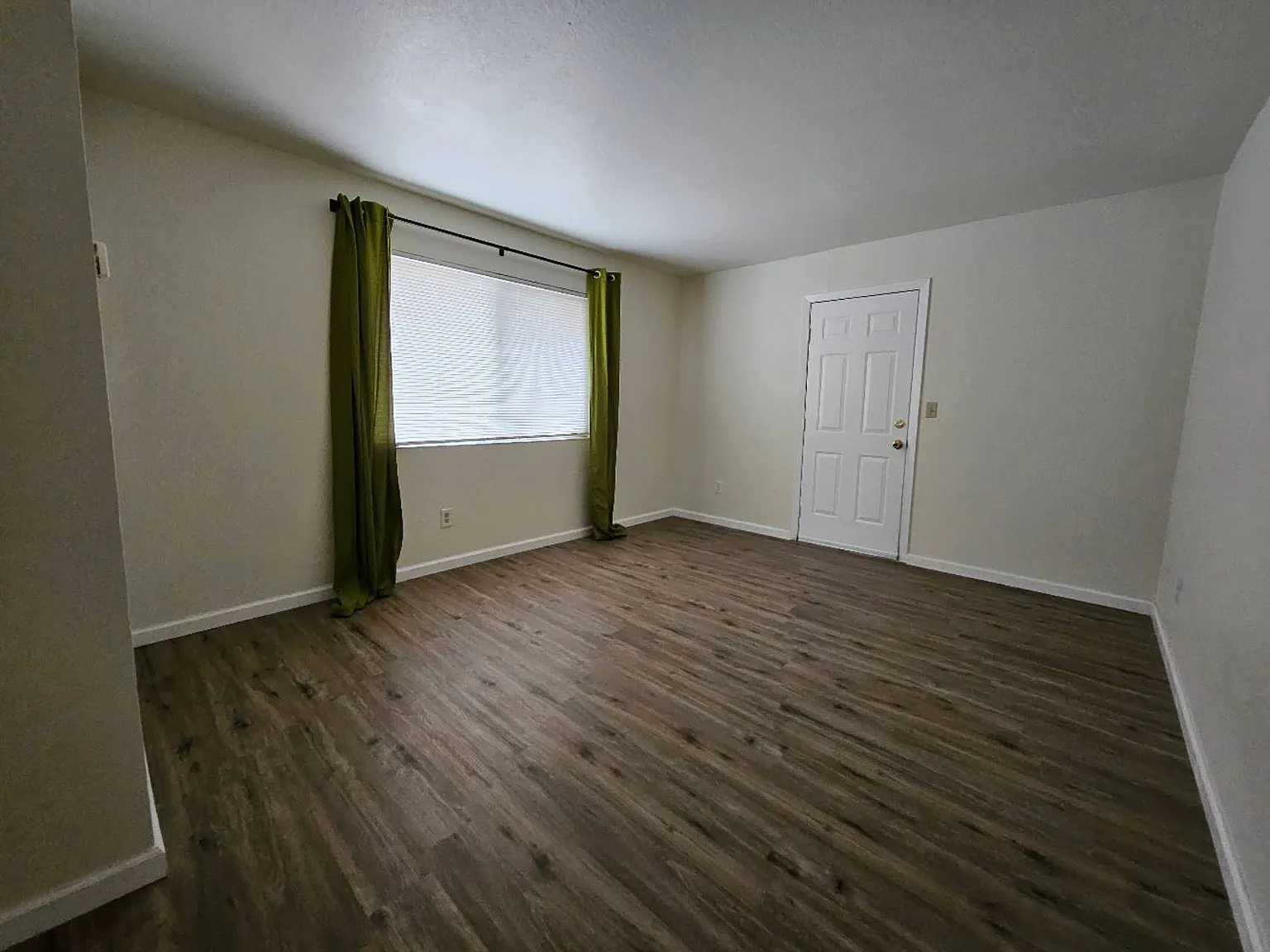 3 bed, 1275 sqft, $2,700 — Photo 4