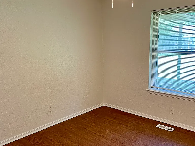 1715 Lancaster Cir — Photo 20