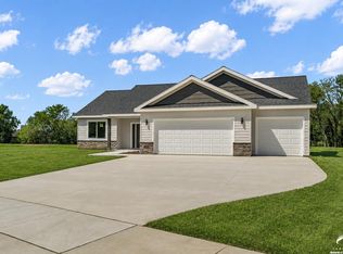 413 Rockers Dr, Baldwin City, KS 66006