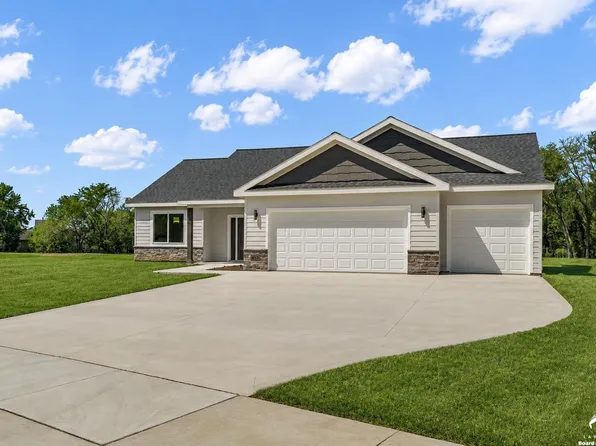 413 Rockers Dr, Baldwin City, KS 66006