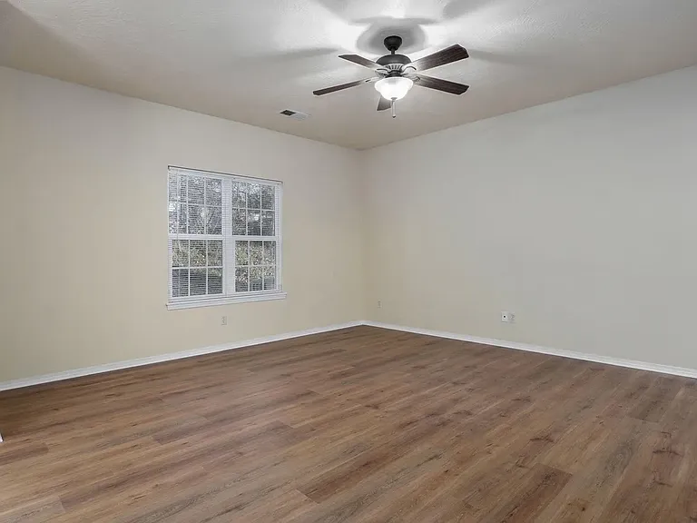 813 E Daniels St — Photo 13