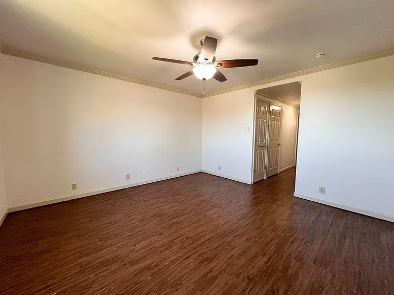 The Envoy Apartments — Photo 26