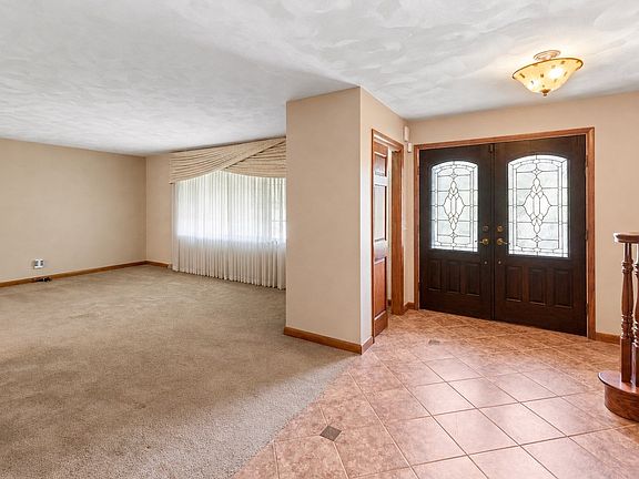 4th image of 37 Elmwood Dr