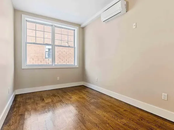 7 Lexington Avenue image 2 of 14