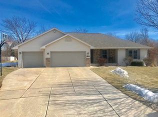 1145 Frost Ct, Green Bay, WI 54302