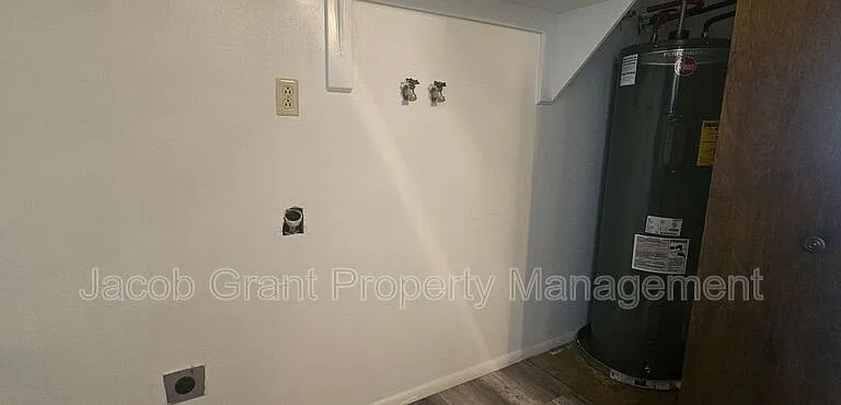 796 Whittier St #2 — Photo 9
