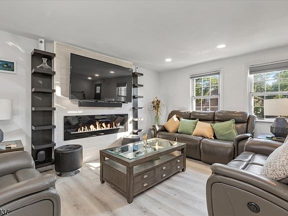 5th image of 603 Lincoln Park