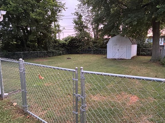 3rd image of 121 Clearview Dr