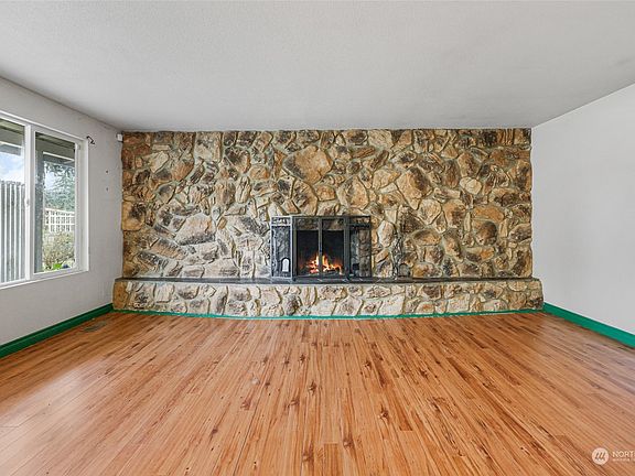 3rd image of 3117 Brentwood Drive SE