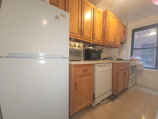 Rented by Green Home NY Realty LLC | media 14