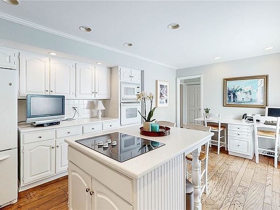 5th image of 129 Manor Brook Dr