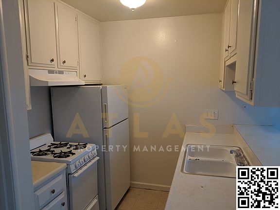 3rd image of 1414 E Oak St APT C