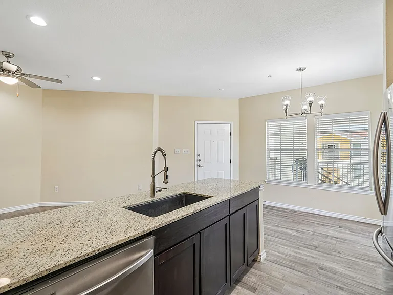 La Marquesa Apartments — Photo 48