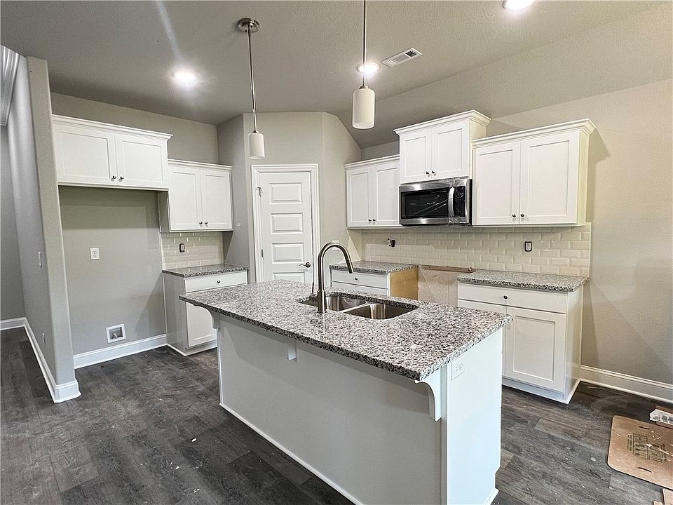 2nd image of 220 Presley Loop